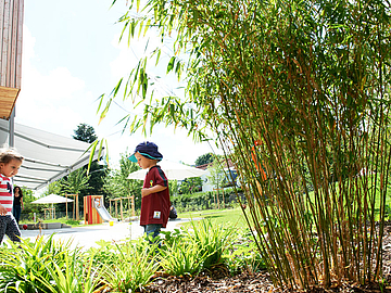 Viel Platz zum Spielen und ein großer Garten in der Fröbel-Kinderkrippe Scheurlinstraße in München Pasing (Foto: Alice Vogel)
